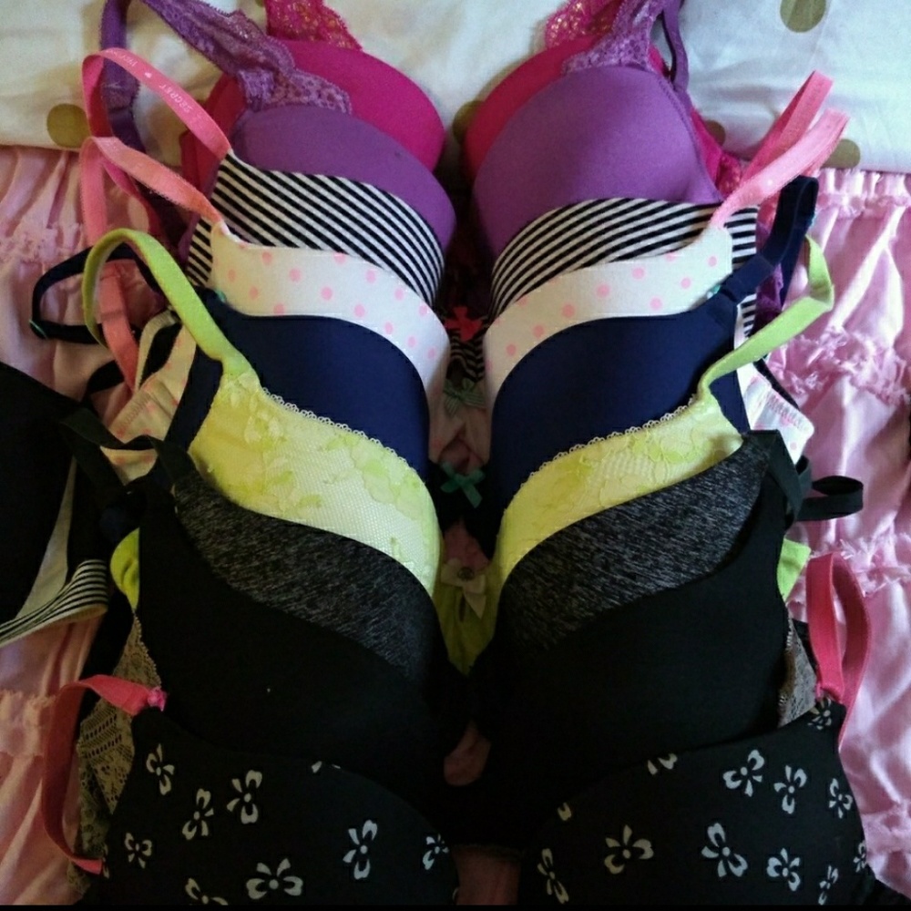Victoria's Secret NWOT or EUC 34D bras.
